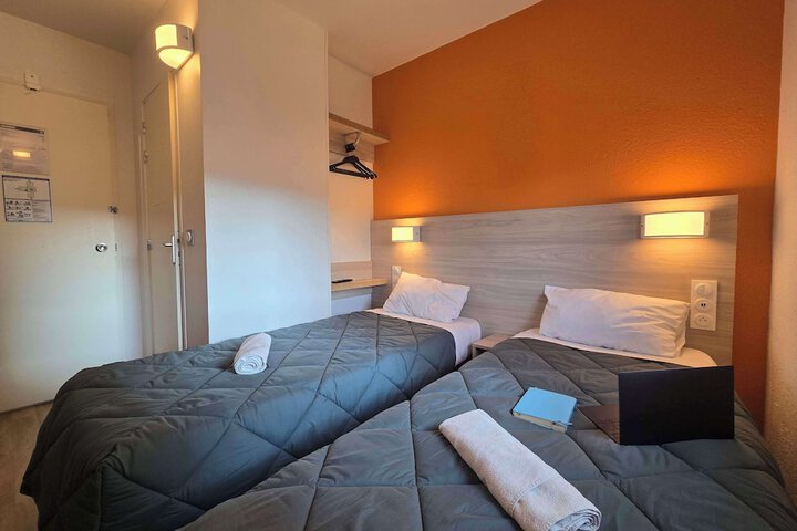 Room 10 of 50