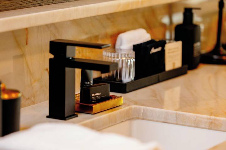 Bathroom amenities
