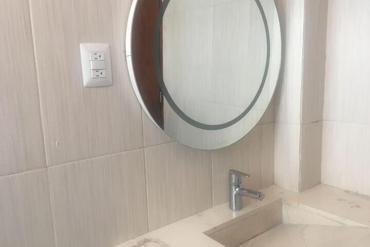 Room 10 of 14