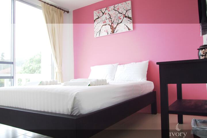 Room 4 of 28