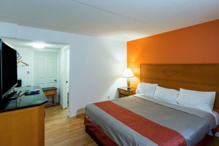 Room 11 of 25
