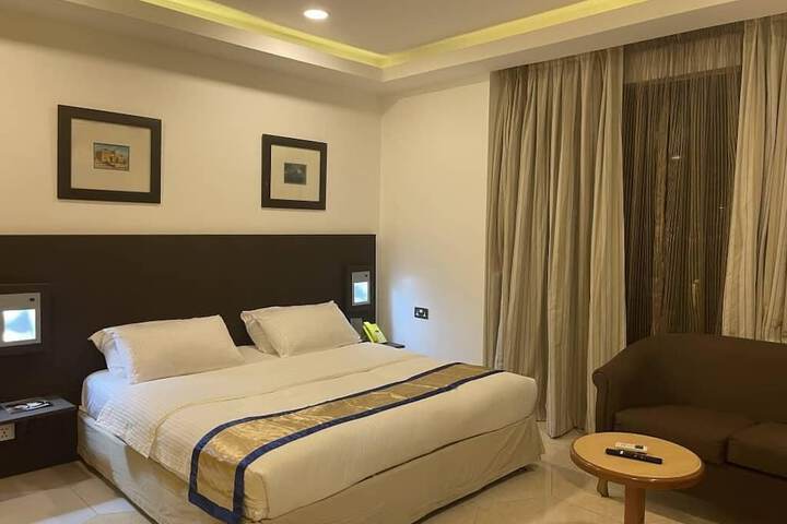 Room 8 of 114