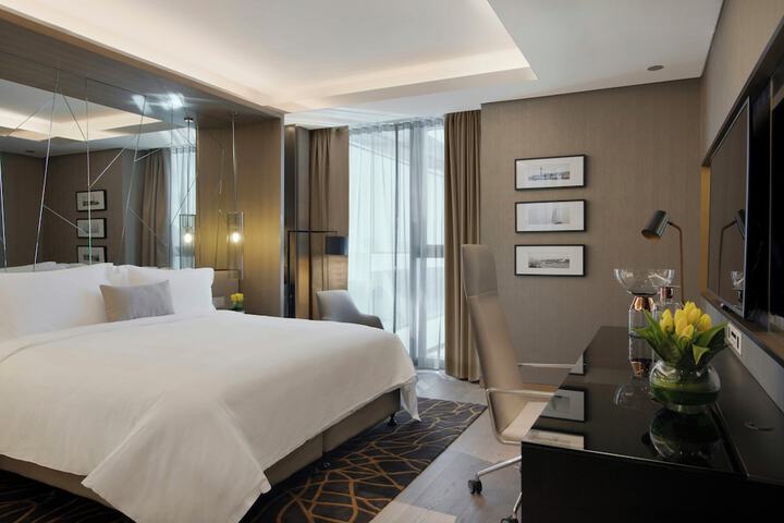 Room 33 of 170