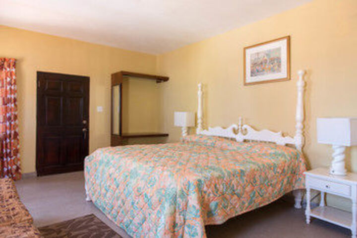 Room 10 of 18