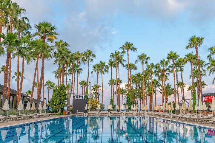 Hotel Pool