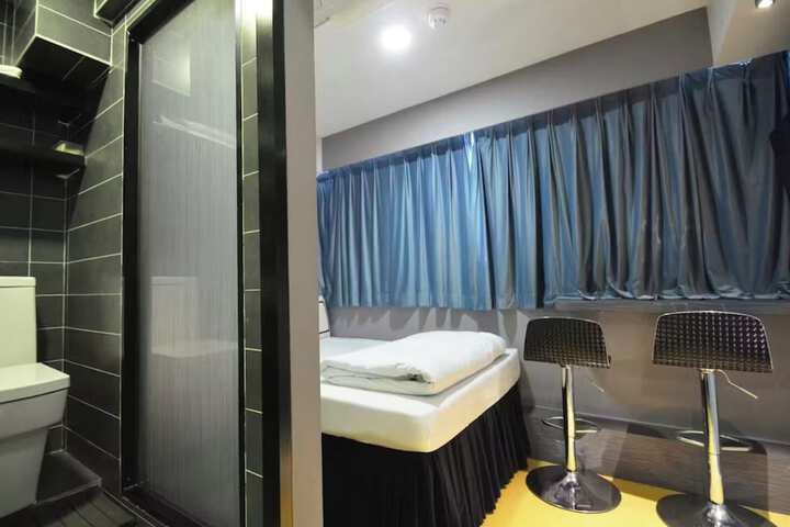 Room 11 of 25