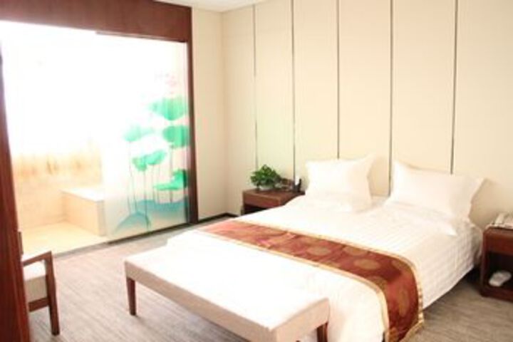 Room 10 of 27