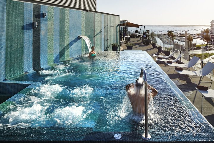 Pool Hotel
