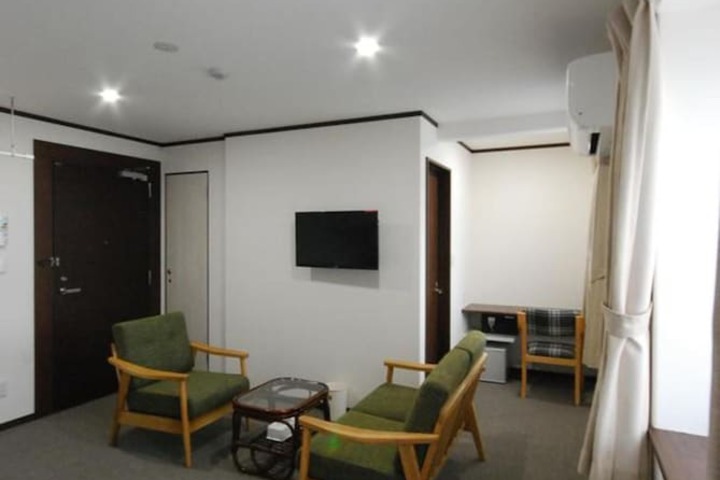 Room 6 of 25