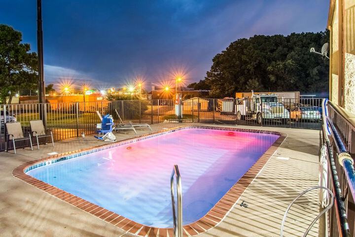 Pool 32 of 43