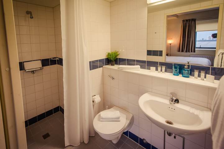 Room 9 of 21