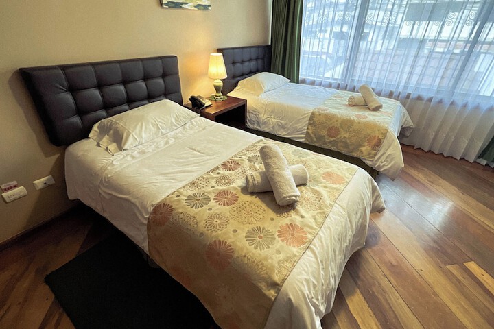 Room 17 of 28