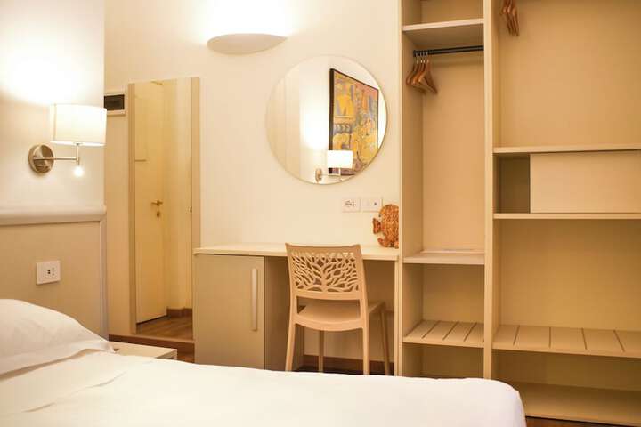 Room 19 of 37