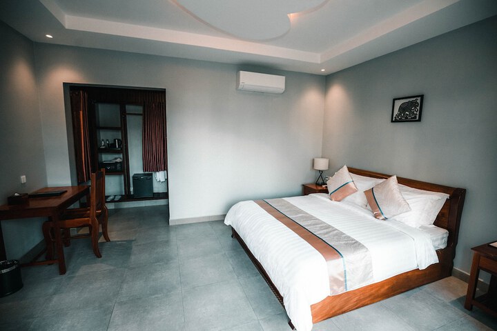 Room 5 of 63