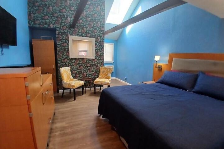 Room 4 of 43