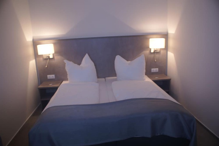 Room 8 of 42