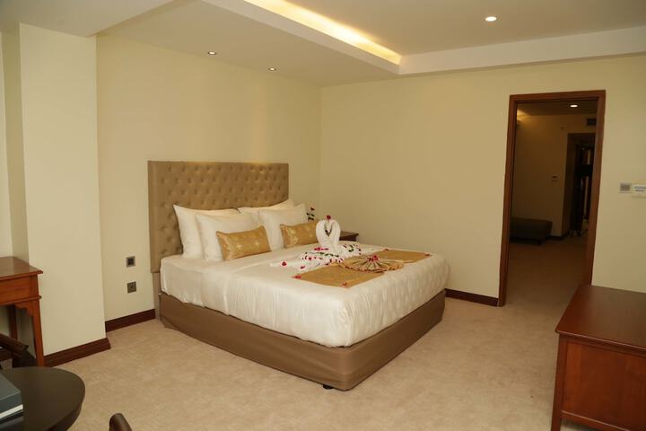 Room 9 of 32