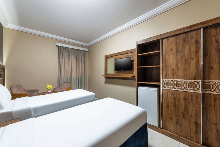 Room 7 of 8