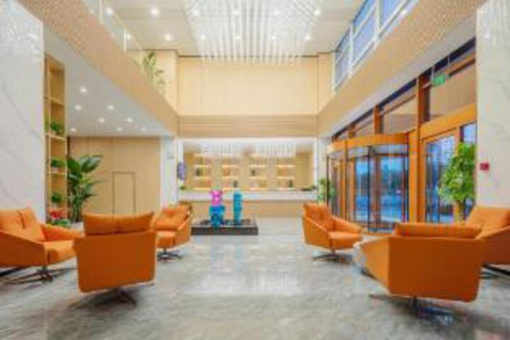 Yunshu Nuanxuan Hotel (Qingdao Huangdao Dongjiakou Boli Subway Station)