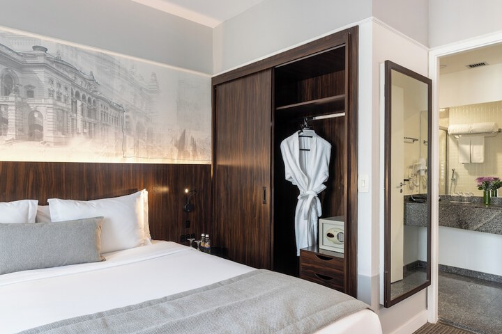 Room 33 of 97