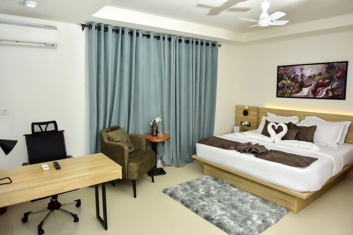Room 3 of 12