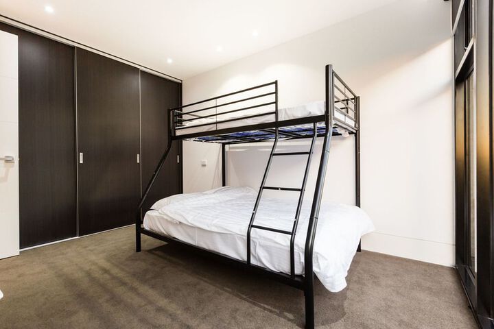 Room 9 of 30