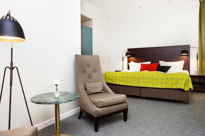Room 28 of 68