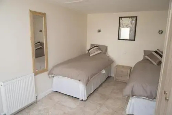 Room 2 of 5