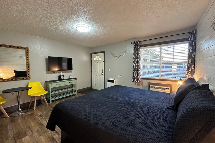 Standard Single King Bed (12 of 30)