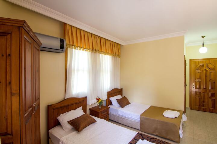 Room 2 of 60