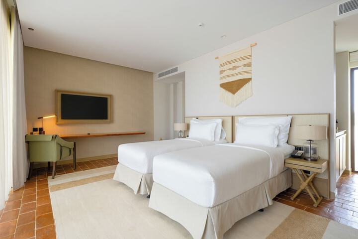 Room 12 of 97
