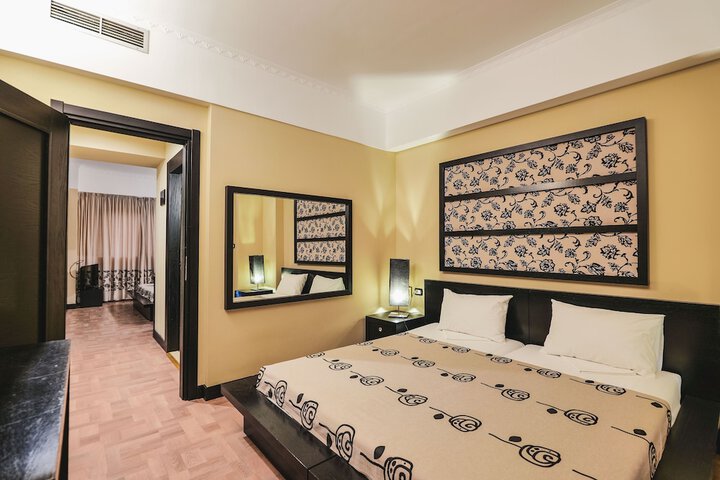 Room 9 of 167