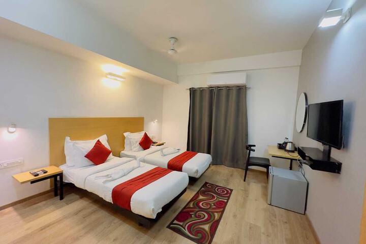 Room 4 of 13