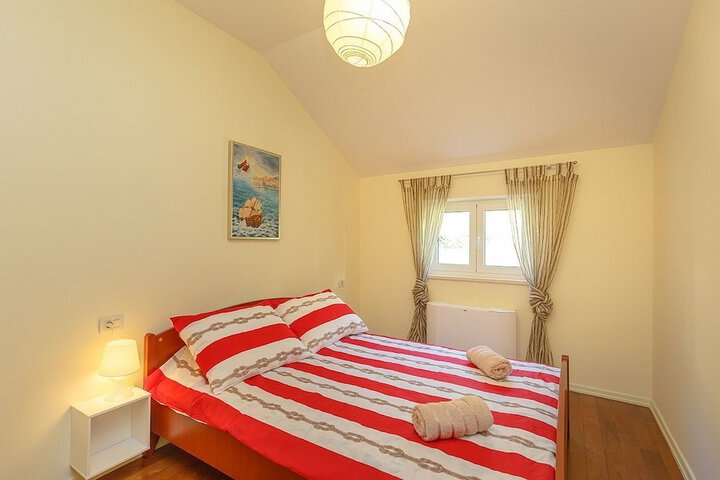 Room 5 of 40
