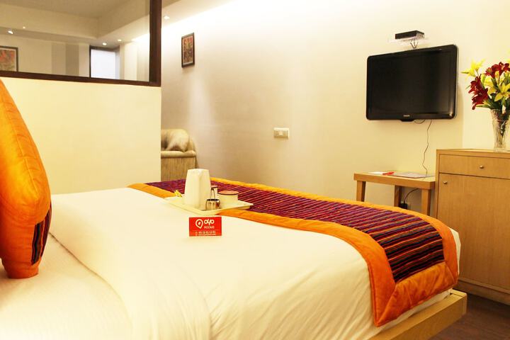 Room 6 of 14