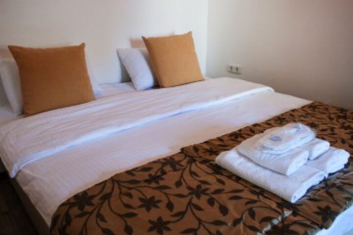 Room 4 of 90