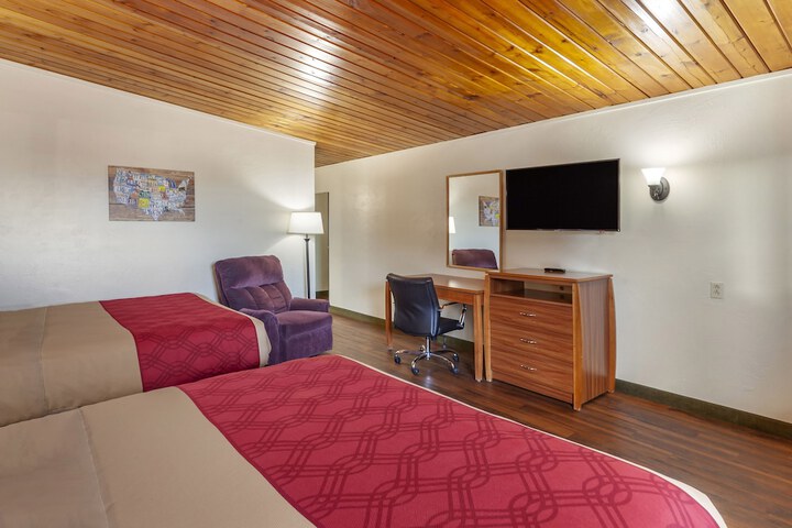 Room 7 of 18