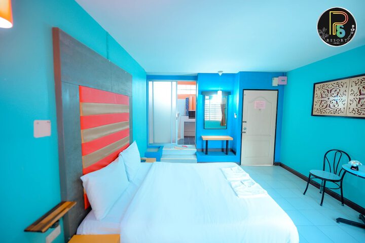 Room 13 of 25