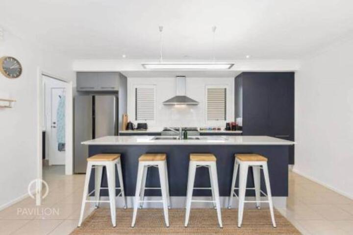 Wiltons Riverside- Sleeping 9 Pet friendly