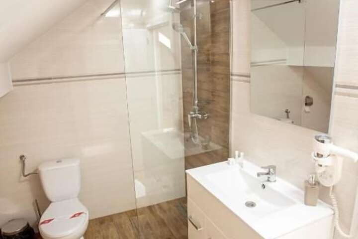 Room 15 of 22