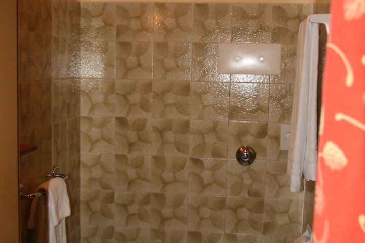 Room 32 of 70