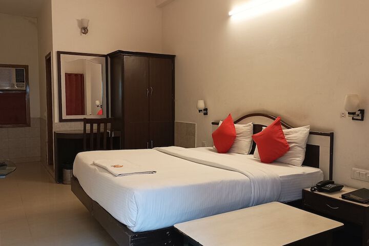 Room 8 of 40