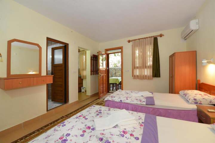 Room 9 of 68