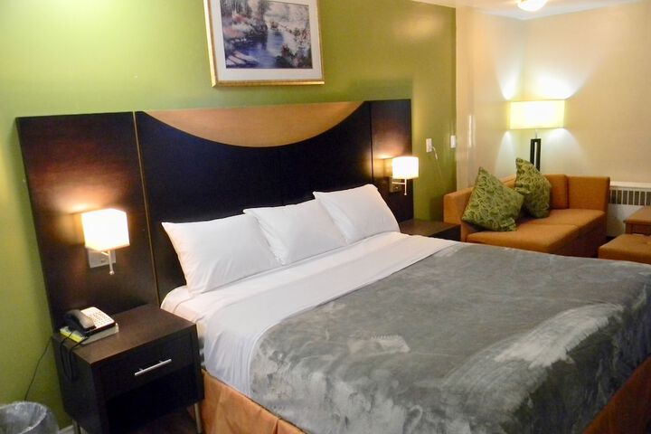 1 King Bed (12 of 14)