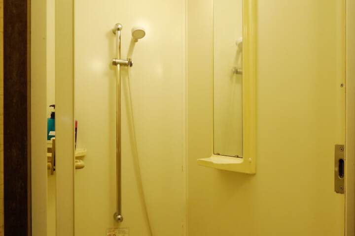 Room 13 of 31