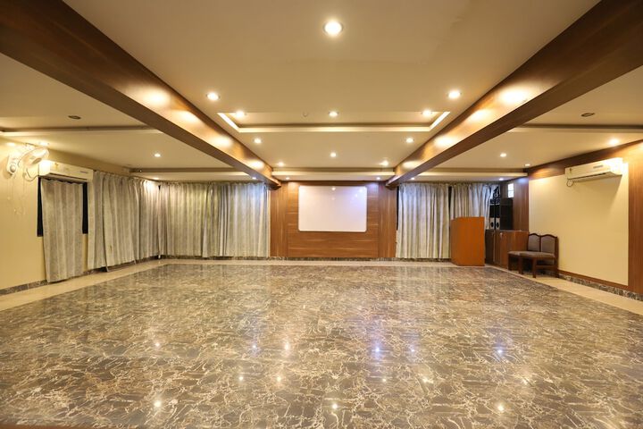 Ballroom/Hall 4 of 8