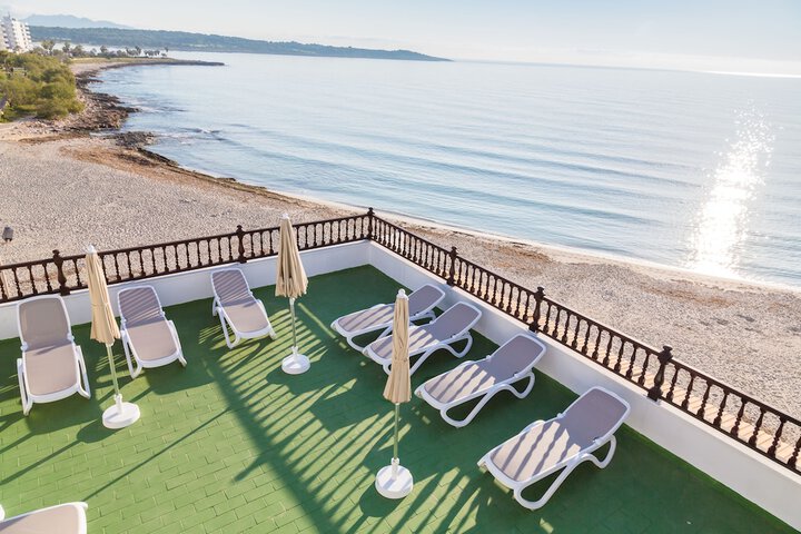 Sundeck 51 of 64