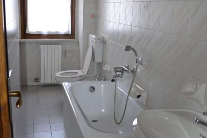 Room 8 of 13