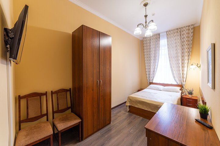 Room 10 of 176