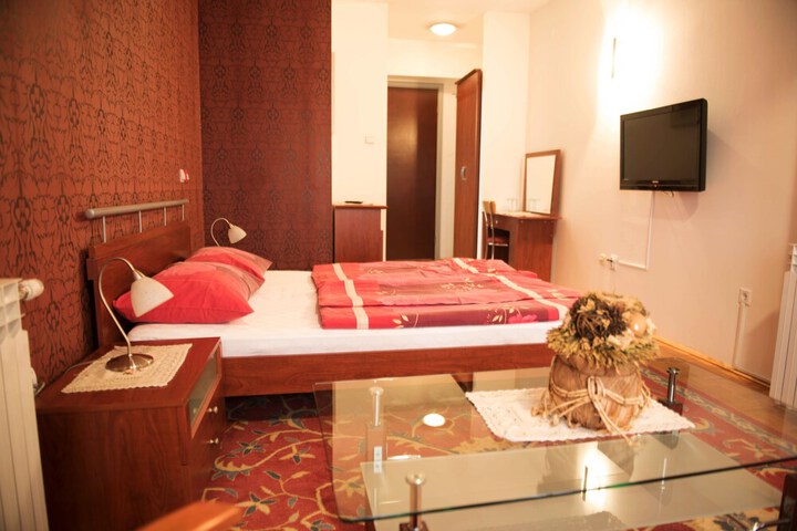 Room 9 of 47